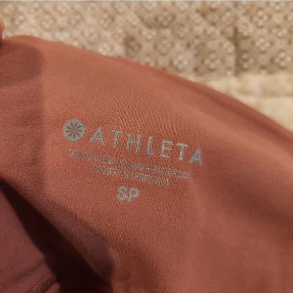 NWOT Athleta Salutation Capri Leggings - Picture 6 of 8